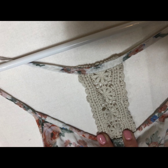 Crochet Floral Crop Top Small - Picture 3 of 4